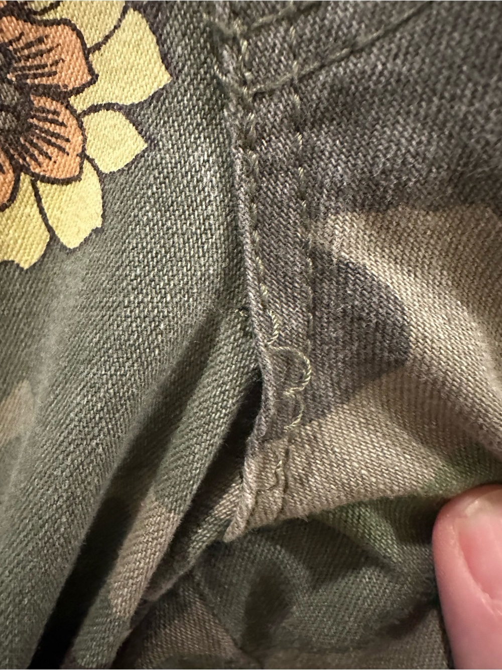 Free People Sz Large Cargo Camo Peace flowers - Picture 9 of 9